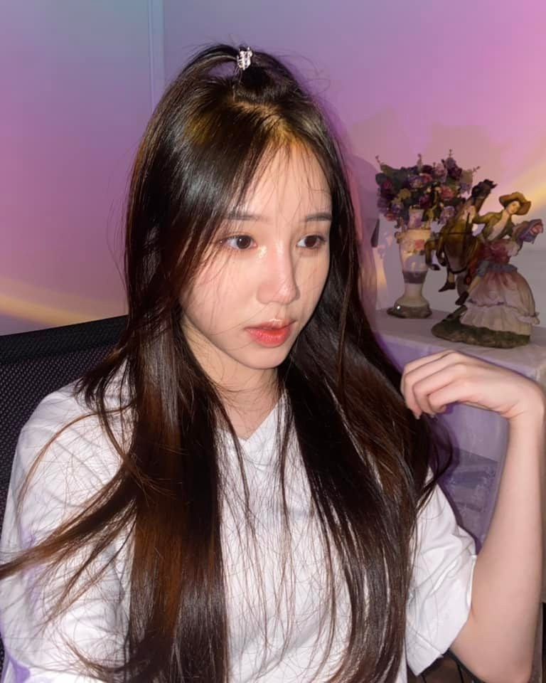 Chấp nhận lời thách thức, Zeros bất ngờ ghé thăm nhà cô nàng lúc 3 giờ sáng khiến Yogurt Ng vô cùng bối rối.