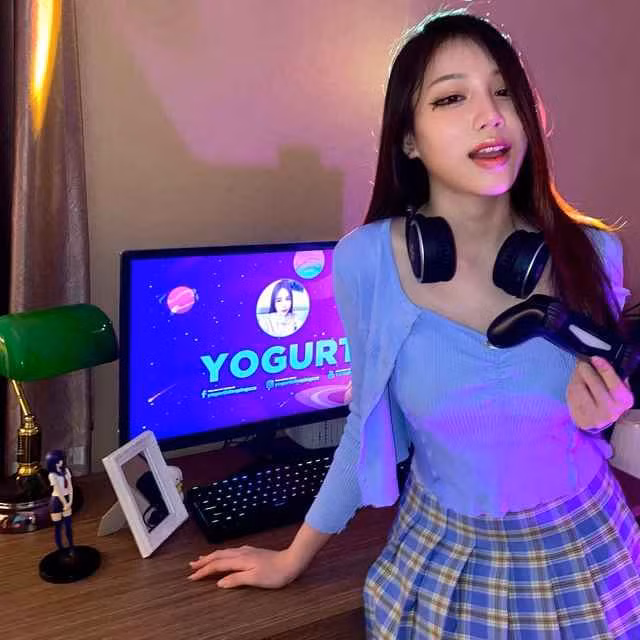 Việc phát sóng trên nền tảng livestream xuất phát từ sở thích của Yogurt Ng, tuy nhiên “mọi thành viên trong gia đình không một ai xem cả” - gái xinh này chia sẻ.