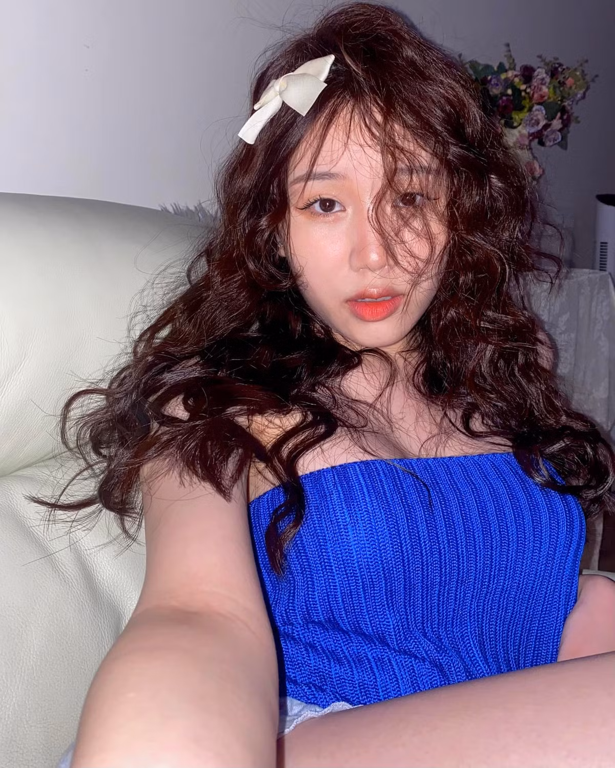 Thậm chí tính đến thời điểm này, hot girl làng streamer Yogurt Ng đã vươn lên vị trí thứ 2 trong bảng này, chỉ sau Độ Mixi.