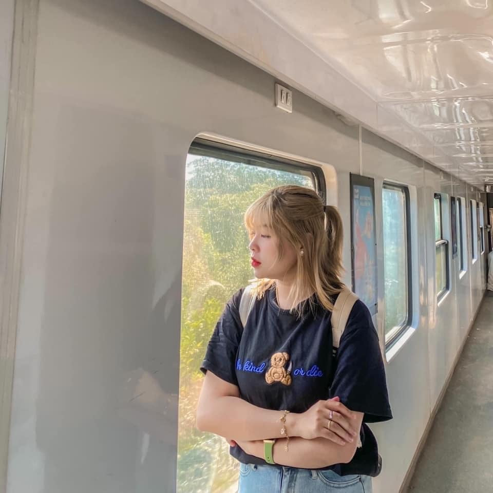 Đặc biệt, khu vực gần ga Biên Hoà cũng có nhiều quán cà phê nổi tiếng để các bạn trẻ có thể dừng chân trải nghiệm, đợi chuyến hoặc dành chút thời gian nghỉ ngơi trước khi di chuyển đến các điểm tham quan.