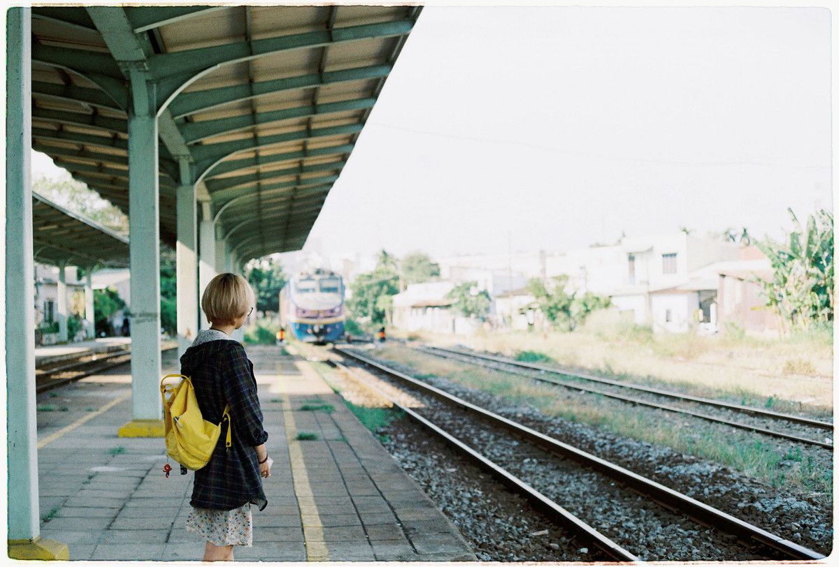 Chỉ tốn vỏn vẹn có 45 phút mà các bạn trẻ vừa được thay đổi không khí, vừa có những bức ảnh check-in vô cùng thơ mộng, hoài cổ như một thước phim điện ảnh.