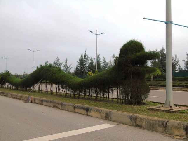 Sau khi xuất hiện trên MXH, nhiều ý kiến cho rằng những mô hình rồng này không thể hiện được sự uy nghiêm, mạnh mẽ của một linh vật.