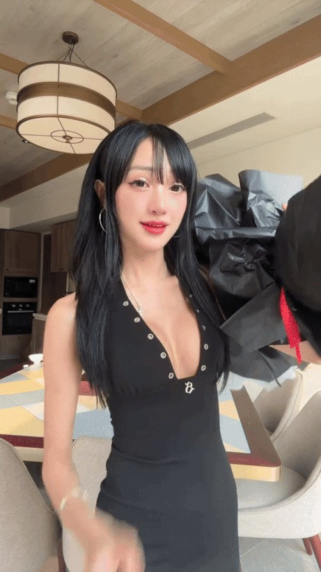 Tuy nhiên càng lớn, Clara Đào càng cảm thấy vui vẻ, biết cách chấp nhận và yêu vẻ ngoài của mình. Do đó, nữ TikToker cũng làm các video clip để truyền động lực này đến với mọi người.