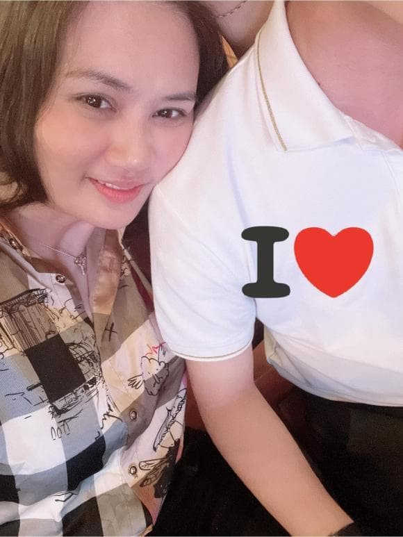 Năm 2017, Kim Huệ tuyên bố giải nghệ và chuyển sang làm công tác huấn luyện ở đội Ngân hàng Công thương. Xinh đẹp, tài năng nhưng cô phải trải qua đổ vỡ hôn nhân. Sau đó, chị làm mẹ đơn thân nuôi con gái khôn lớn.