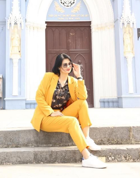 Kim Huệ tỏ ra rất "mát tay" với công tác đào tạo trẻ. Sự nỗ lực và thành tích vang dội của tay đập có chiều cao 1m81 là tấm gương cho các VĐV nhiều thế hệ. Tại giải VĐQG 2022 vừa kết thúc, cô cùng các học trò có mùa giải thành công.