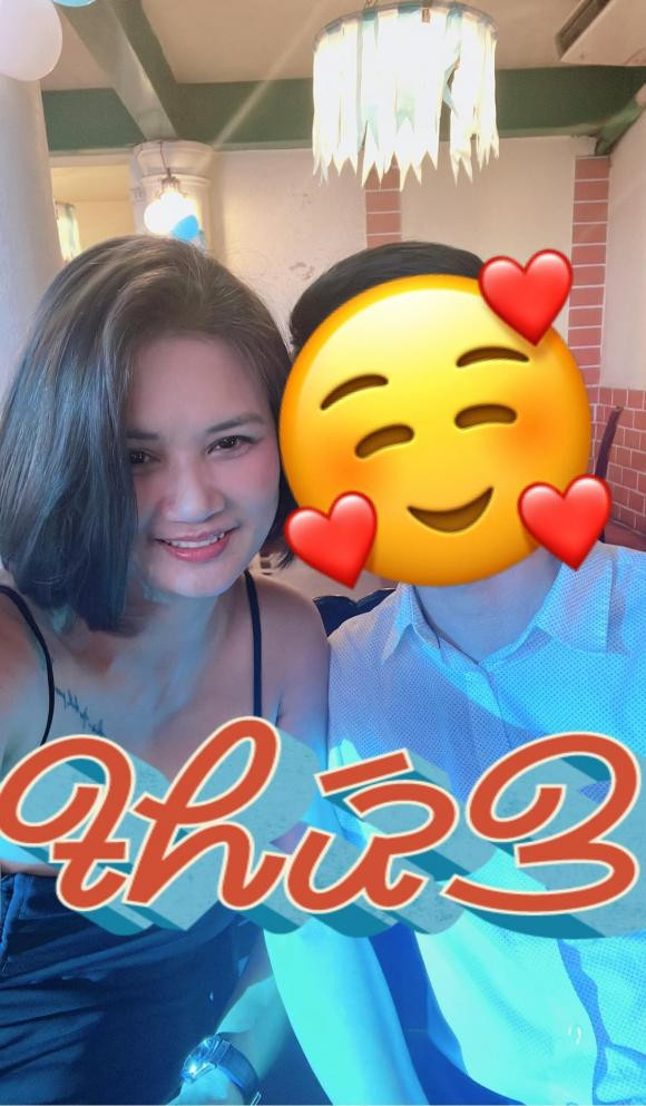 Trong ảnh mới đăng tải, Kim Huệ viết: "Tìm được người mình thương và người ấy cũng thương mình là hạnh phúc cả đời".