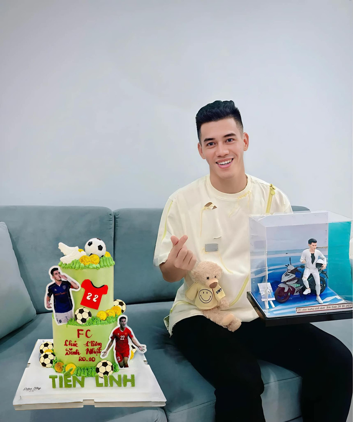 Vượt qua quãng thời gian đáng thất vọng bởi chấn thương, Tiến Linh đang trở lại mạnh mẽ và đóng góp đáng kể trên hàng công của ĐT Việt Nam lẫn CLB chủ quản là Becamex Bình Dương.