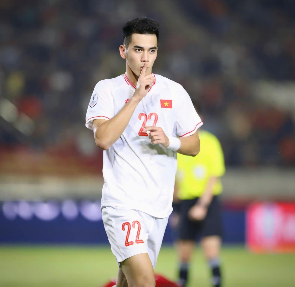 Sự hài hước trong những dòng trạng thái của FIFA World Cup tô điểm thêm vào chiến thắng của ĐT Việt Nam khiến người hâm mộ cũng như cộng đồng mạng tỏ ra thích thú.