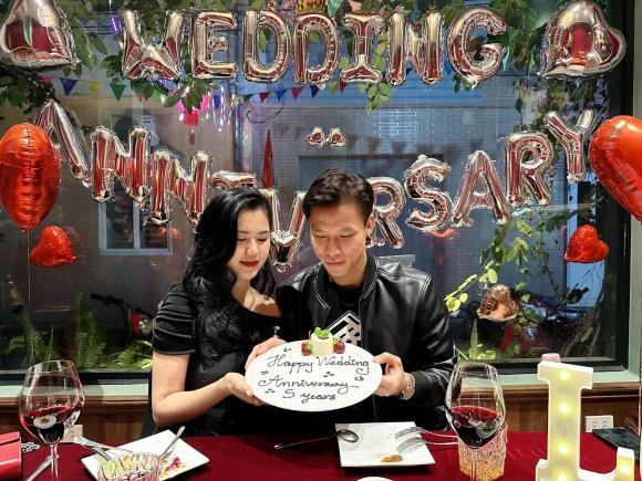 Khi nhận được số tiền này, vợ Quế Ngọc Hải hài hước viết: "Đang ngủ giật cả mình. Chắc say nên nhầm lịch không biết có đòi lại không".