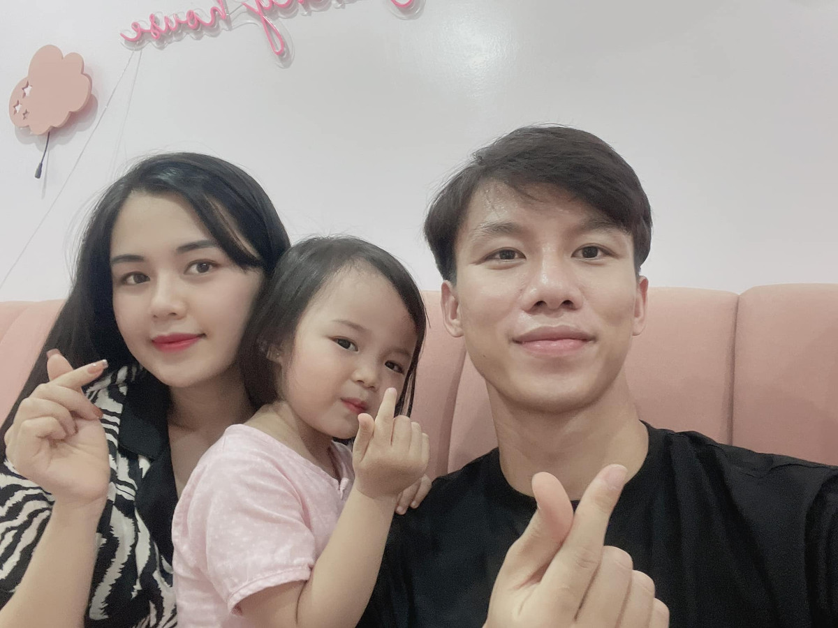 Cụ thể, anh viết: “Cảm ơn những cổ động viên CHÂN CHÍNH đã luôn dành tình yêu thật lòng cho đội bóng dù ở thời điểm nào, đã đến sân cổ vũ cho đội ngày hôm nay”.