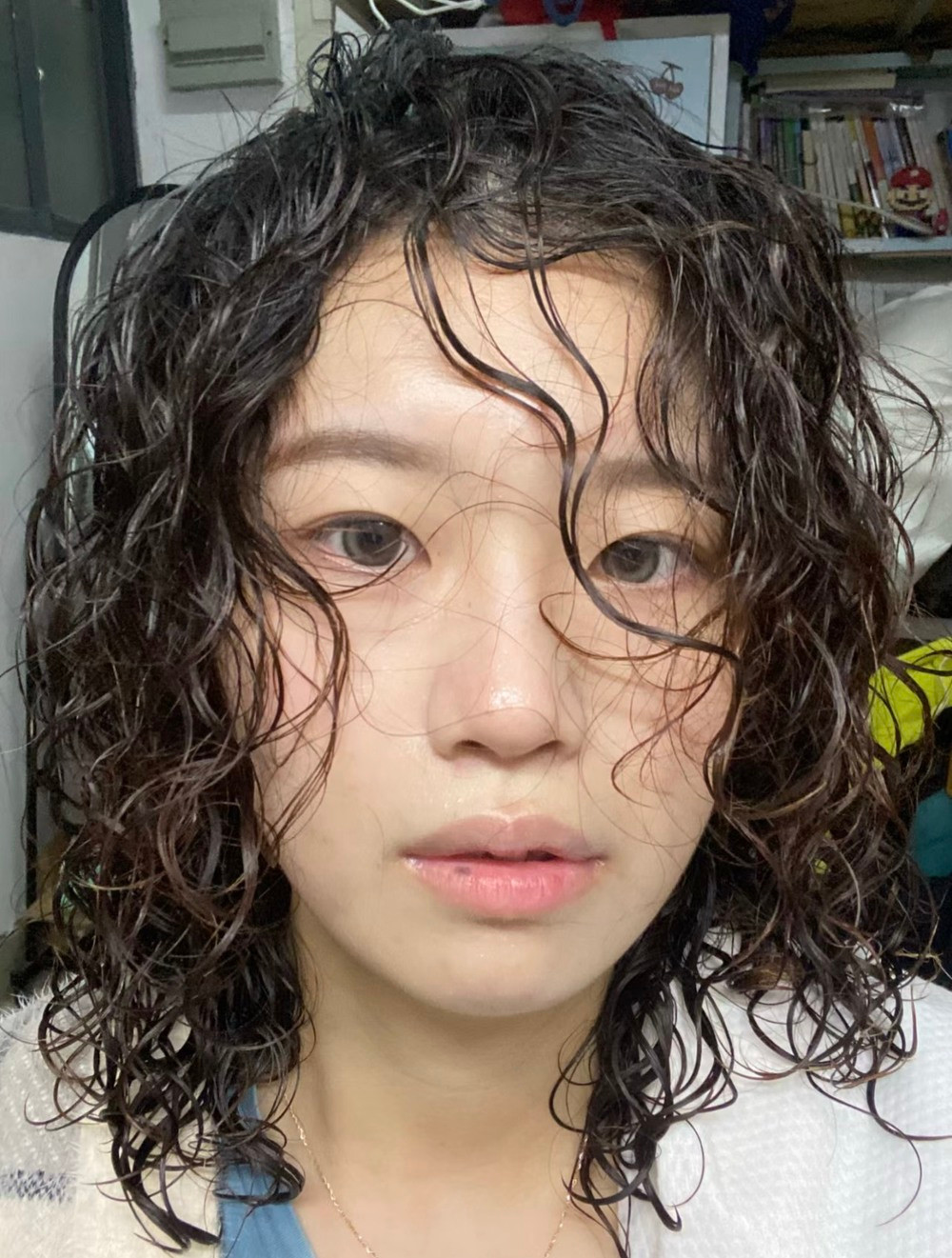 Ngay sau khi đăng tải, những hình ảnh đi làm tóc của cô gái nhanh chóng gây bão. Hầu hết netizen đều được một phen ôm bụng cười khi nhìn thấy mái tóc này.