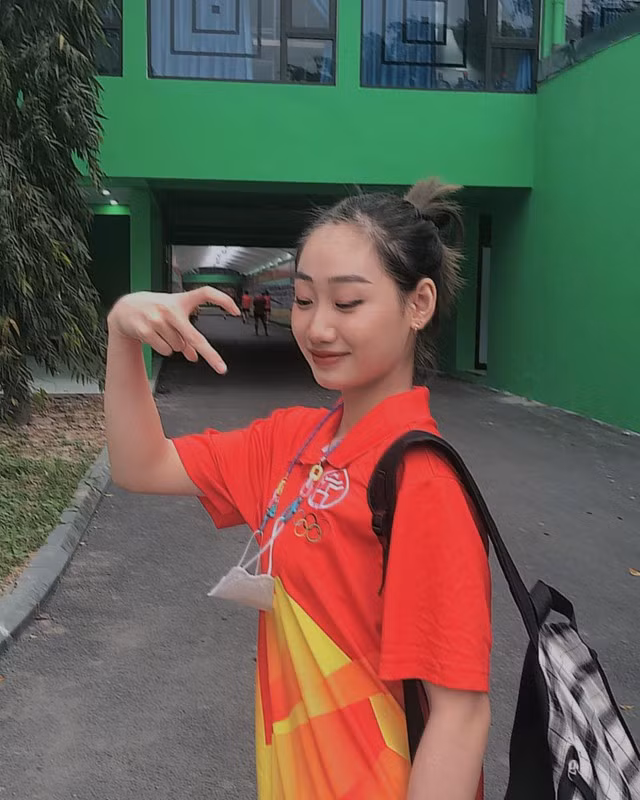 Phương Nhi trưởng thành từ đội Wushu Hà Nội. Không chỉ sở hữu tài năng vượt trội, cô nàng 19 tuổi còn gây bão mạng xã hội bởi ngoại hình nhỏ nhắn, xinh xắn