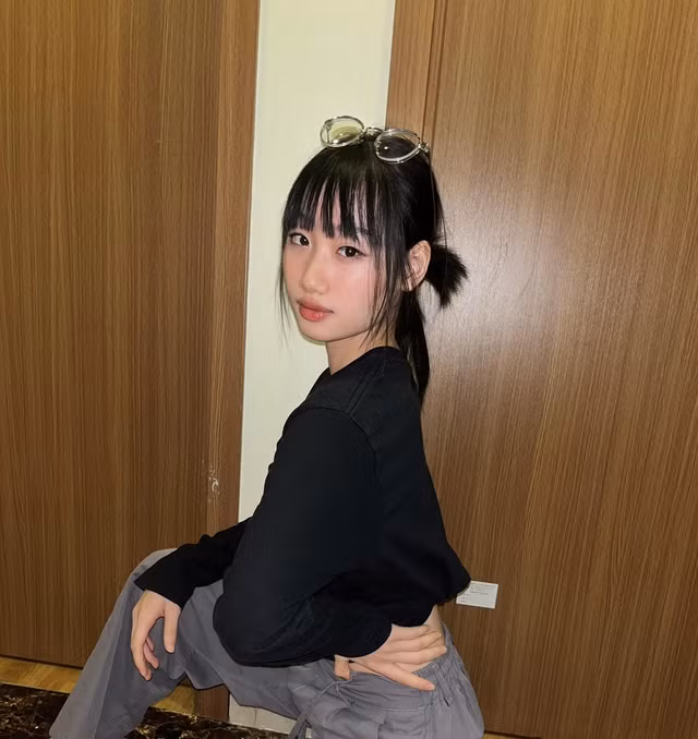 Trên trang cá nhân HCV Wushu thế giới năm 2023 thường xuyên chia sẻ những khoảnh khắc đời thường, đi chơi, đi cafe với bạn bè