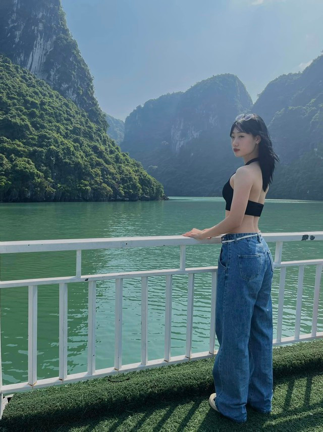 Với body nuột nà, khi thi đấu, Đặng Trần Phương Nhi cũng được chú ý bởi thần thái tự tin và không ngại thử sức với nhiều phong cách thời trang.