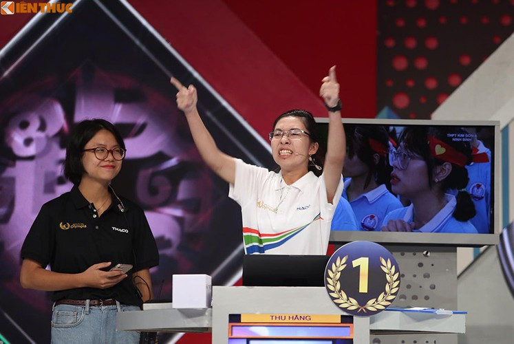 Có người còn nhận xét, biểu cảm của Tân quán quân mùa thứ 20 hơi lố và "có phần vô duyên" đặc biệt trong màn ăn mừng lúc ghi điểm.