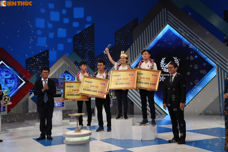 Trận chung kết Đường lên đỉnh Olympia năm thứ 20 đã sắc định được Tân quán quân, giành giải thưởng 40.000 USD, đó là cô nàng có tên Thu Hằng – học sinh trường THPT Kim Sơn A, Ninh Bình.