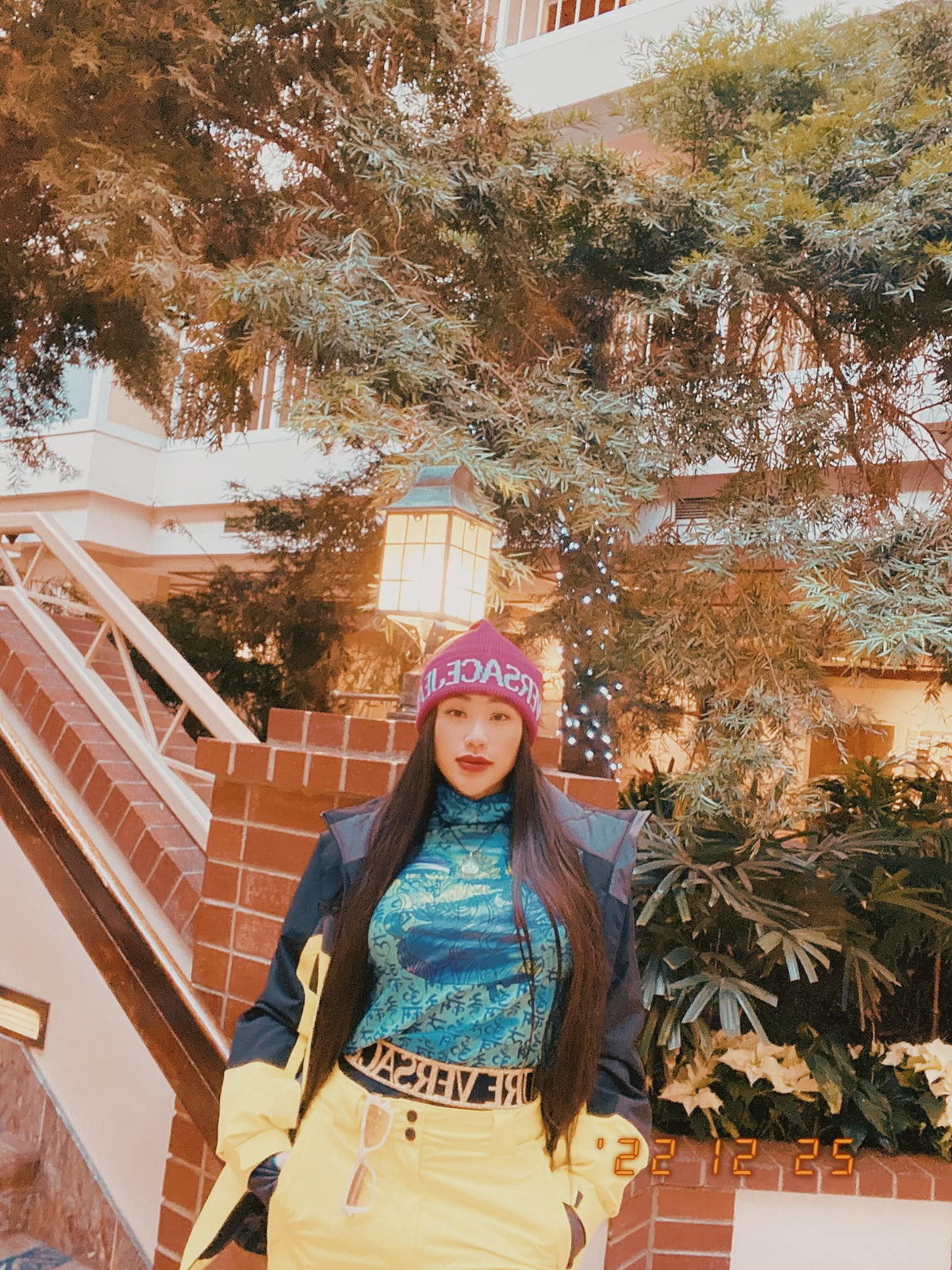 Đầu tư cho học tập nhưng Huyền Trang không phải “hot girl mọt sách”. Song song với việc học, cô gái này chịu khó đầu tư, kinh doanh từ rất sớm.