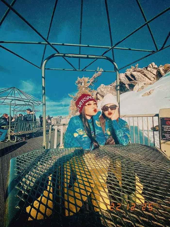 Lucy Trang Nguyễn chia sẻ trên trang cá nhân: “Người chị, người mẹ, người bạn, người bà, người đối tác, bảo bối của đời em. Chỉ cần chị mẹ thích, bất kể có là tuần trước chị thích thiên đàng thơ mộng HaWaii, tuần sau vùng đất nắng gió sa mạc DuBai hay tuần này có là tuyết phủ ngập lối Lake Hoe hay tuần tới chị có muốn thấy hoa đào ở Việt Nam đi chăng nữa. Em chấp hết.. Miễn chị vui. Mình cùng nhau đi khắp thế gian chị nhé”.