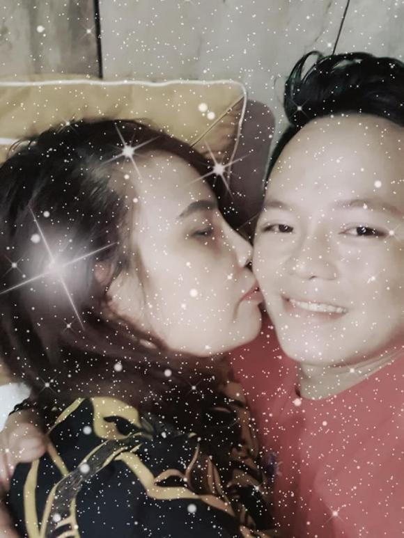 Khi ấy, chị Thu Sao vừa trải qua cuộc phẫu thuật dài, nằm trên giường bệnh với gương mặt sưng phù, nhợt nhạt.