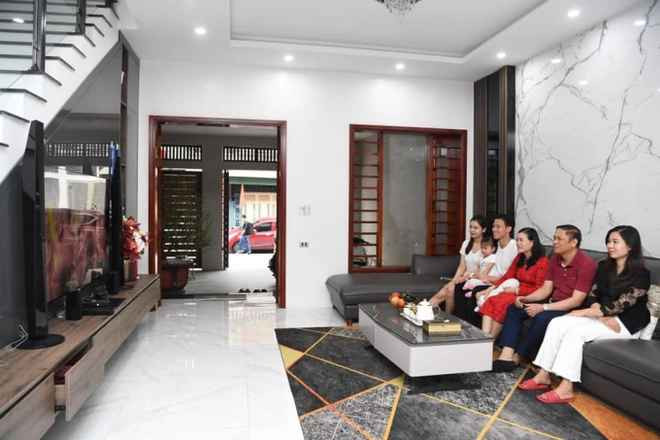 Cụ thể, sau khi đội tuyển Việt Nam vô địch AFF Cup 2018, Viettel đã bạo chi 9 tỷ đồng tiền lót tay để có được sự phục của đội trưởng đội tuyển quốc gia. Sau 3 năm, Quế Ngọc Hải lại trở về với đội bóng cũ SLNA với mức lót tay khoảng 10 tỷ đồng, đi kèm mức lương được tiết lộ khoảng 70 triệu đồng/tháng.