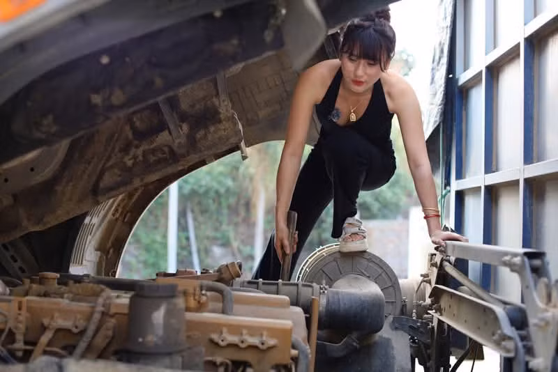 Cũng đã 4 năm trôi qua, Minh Nguyệt cùng chiếc xe tải rong ruổi khắp các cung đường phía Bắc.