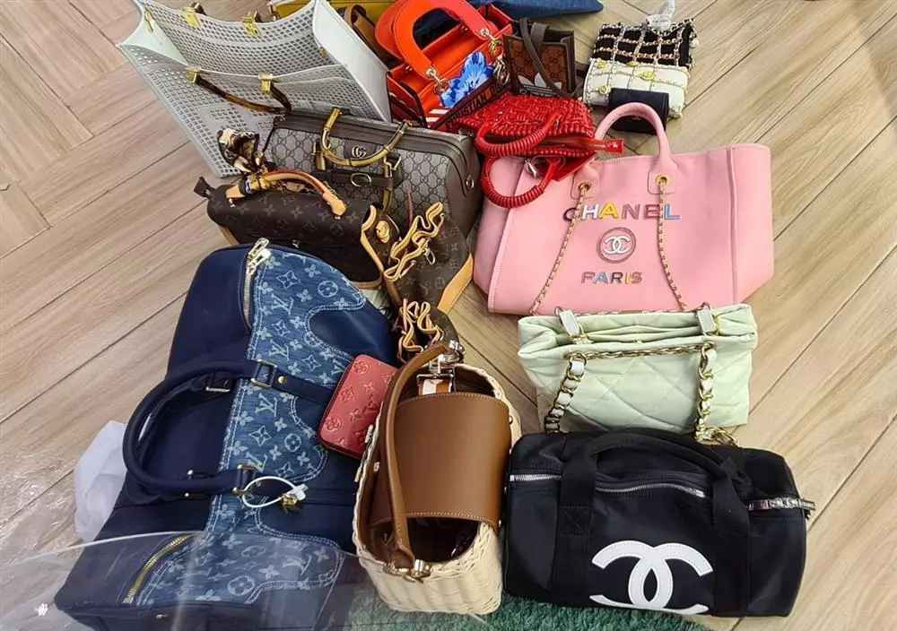 Mong bạn luôn may mắn. Luôn biết ơn cuộc đời, yêu điều tốt đẹp, cũng thương mến bản thân. Mong bạn giữ cho mình cứng cỏi, cũng để lại chút yếu mềm. Thiện lương phải theo nguyên tắc, cảm tính cũng cần giới hạn... P/S: Cố gắng lên vì nhân viên,vì gia đình, vì những mảnh đời bất hạnh hơn. Tuy nhỏ bé nhưng bằng tất cả những gì tôi có thể làm. Tôi hiểu họ cần tôi và tôi cũng yêu thương họ bằng tất cả tấm chân tình!". Trang Nemo chia sẻ trên trang cá nhân.