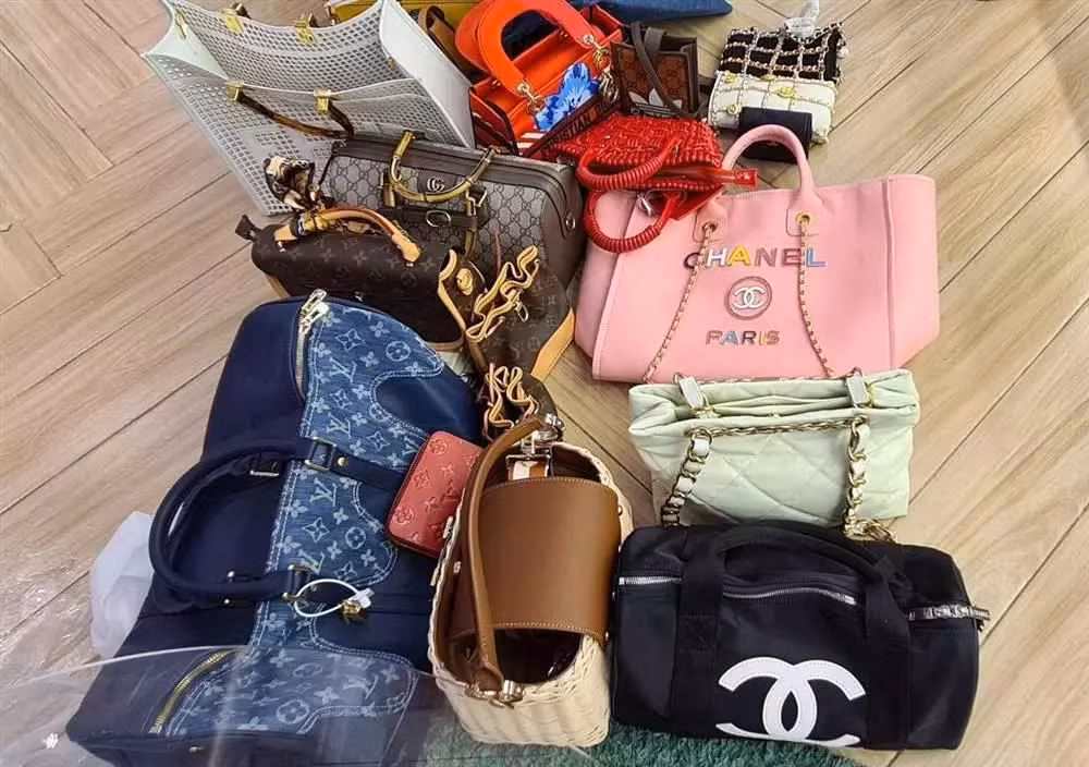 Mong bạn luôn may mắn. Luôn biết ơn cuộc đời, yêu điều tốt đẹp, cũng thương mến bản thân. Mong bạn giữ cho mình cứng cỏi, cũng để lại chút yếu mềm. Thiện lương phải theo nguyên tắc, cảm tính cũng cần giới hạn... P/S: Cố gắng lên vì nhân viên,vì gia đình, vì những mảnh đời bất hạnh hơn. Tuy nhỏ bé nhưng bằng tất cả những gì tôi có thể làm. Tôi hiểu họ cần tôi và tôi cũng yêu thương họ bằng tất cả tấm chân tình!". Trang Nemo chia sẻ trên trang cá nhân.