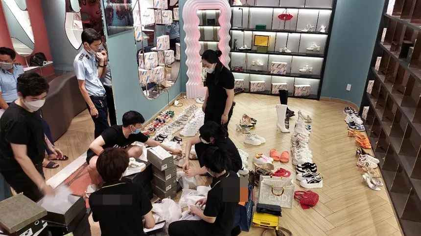 Chia sẻ tự động viên bản thân của hot girl Trang Nemo giữa lùm xùm bị cơ quan chức năng kiểm tra cửa hàng lập tức nhận về sự quan tâm lớn.