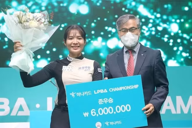 Với sự ủng hộ của chồng, Sruong Pheavy bắt đầu luyện tập hơn 12h mỗi ngày và bắt đầu thi đấu billiard chuyên nghiệp.