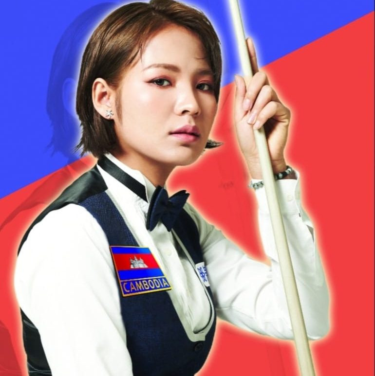 Sruong Pheavy sinh ngày 12/9/1990 tại Kampong Cham, Campuchia. Sống trong gia đình làm nông khiến từ nhỏ, nữ cơ thủ này phải phụ giúp gia đình trang trải cuộc sống.