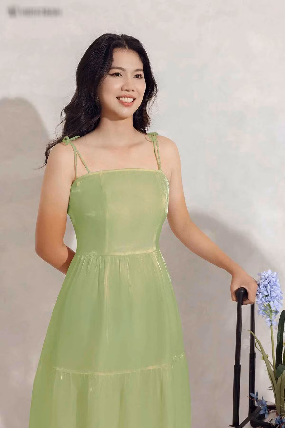 Ánh Viên đã mở một thương hiệu thời trang riêng mang đậm phong cách của chính mình. Ngoài ra, "tiểu tiên cá" cũng tự làm mẫu ảnh trong các bộ sưu tập. Chỉ cần trang điểm nhẹ nhàng, làm tóc, Ánh Viên đã khoe trọn được nét nữ tính với từng trang phục khác nhau.