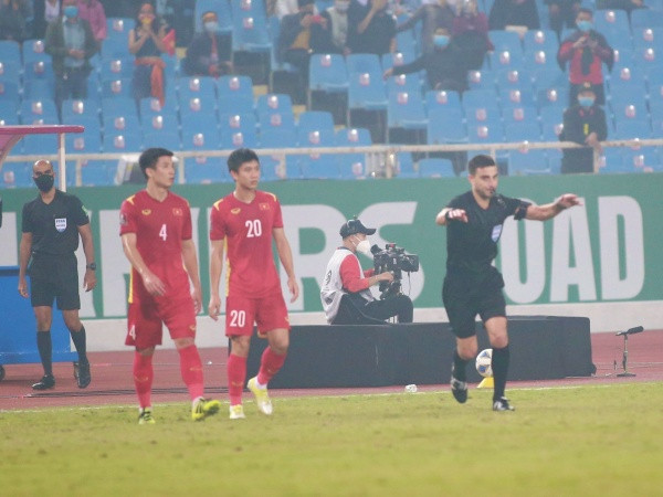 Thua toi thieu truoc A Rap Xe-ut, doi tuyen Viet Nam chua co diem