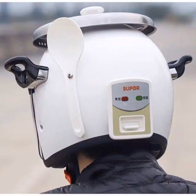 Hội yêu bếp chắc hẳn mỗi người sắm cho mình một chiếc "nồi cơm điện" thế này để ra đường.