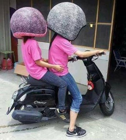 Đã là cặp đôi thì phải chơi mũ đôi. Nhưng nó có quá lớn không ta?