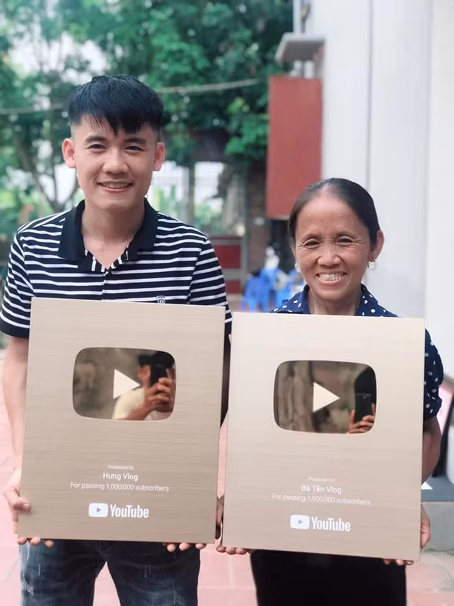 Được thành lập từ tháng 2/2018, nhưng kênh Youtube của bà Tân chính thức hoạt động vào tháng 5/2019. Tuy nhiên chỉ trong thời gian ngắn bà đã nhanh chóng nổi tiếng và đạt kỉ lục về thời gian giành nút vàng.