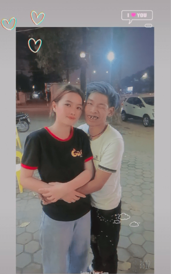 Có lẽ dù ở vũ trụ nào, làm gì, mặc như thế nào, gu thời trang đặc biệt của "idol giới trẻ" sinh năm 1993 này vẫn tạo nên sự khác biệt không giống ai.