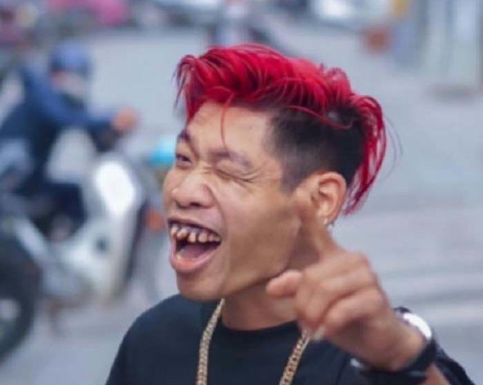 Sở hữu 1,7 triệu lượt theo dõi và 23 triệu lượt thả tim, clip của trên kênh TikTok của Thông Soái Ca luôn thu hút lượng tương tác khủng dù luôn thể hiện phong cách thời trang dị thường hay nói những lời đậm chất ngôn tình sến sẩm.