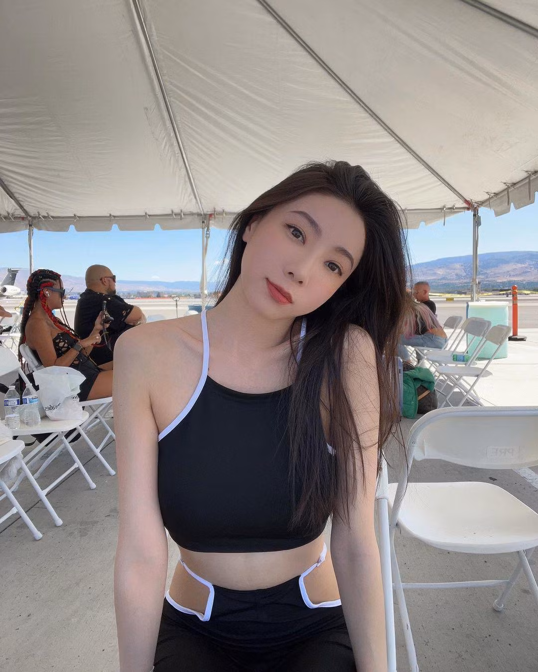 Mới đây, Debbie tham gia lễ hội Burning Man (hay còn được gọi là lễ hội hoang dại) ở sa mạc Black Rock, thuộc bang Nevada (Mỹ), quy tụ khoảng 70.000 người tham gia.