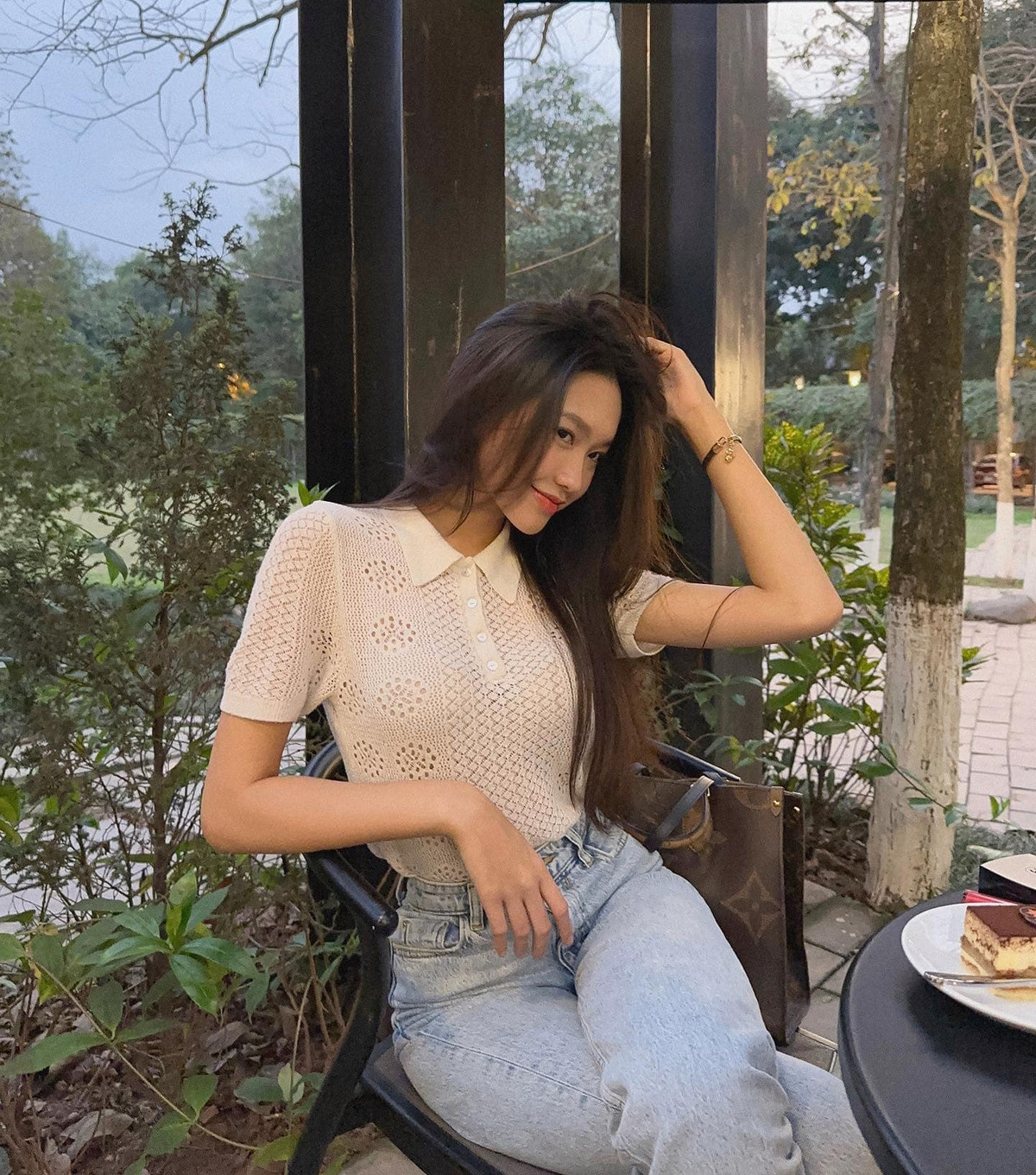 Dù là người nổi tiếng, được chú ý nhưng Doãn Hải My thường xuyên khoe ảnh đời thường không trang điểm. Nhan sắc của cô vô cùng ngọt ngào, dịu dàng thu hút mọi người.