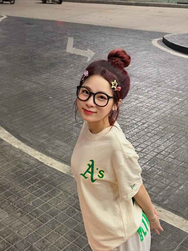 Công cuộc xây dựng hình ảnh và danh tiếng khá thành công, Ngọc Kem từng có cơ hội kết hợp và làm việc với nhiều ca sĩ, YouTuber nổi tiếng.