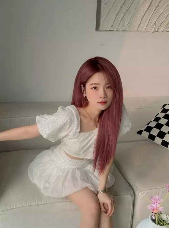 Bên cạnh những lời chúc phúc khi ngầm công khai với nam streamer, Ngọc Kem cũng nhận về không ít những bình luận tiêu cực như mượn tên tuổi của bạn trai để nổi tiếng...