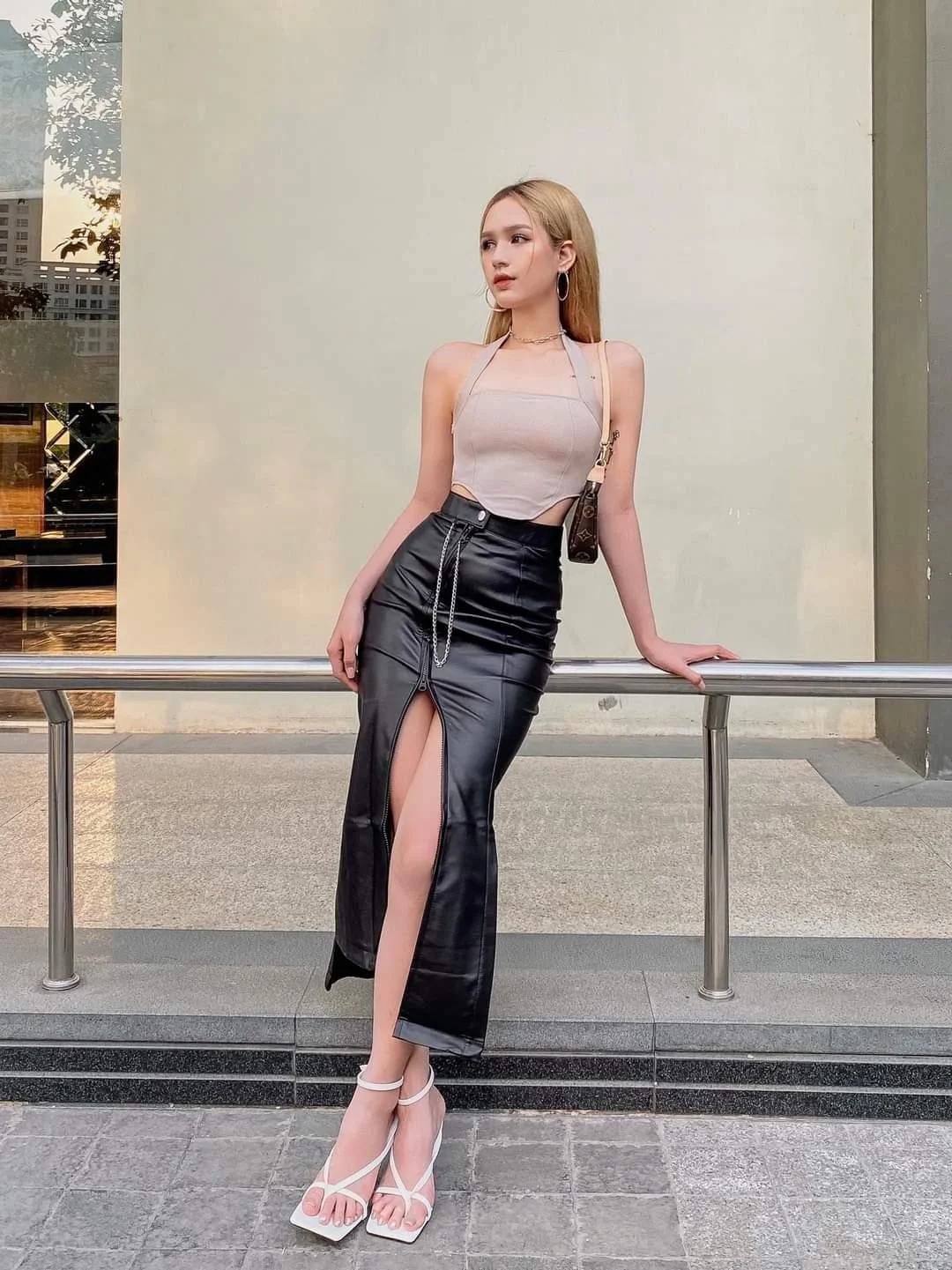 Không sở hữu chiều cao nổi bật, nhưng Xoài Non cũng rất biết cách che giấu khuyết điểm của bản thân.