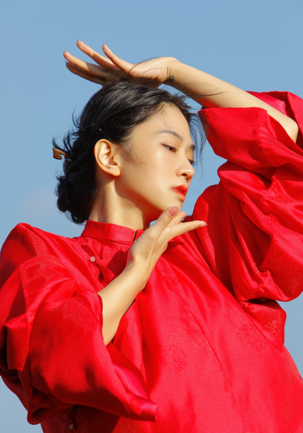 Nếu chỉ gắn mãi với hình ảnh một hot girl thị phi, thì Lê Bống cũng sẽ sớm chìm vào quên lãng như nhiều hiện tượng mạng xã hội khác như "sớm nở tối tàn".