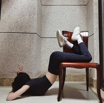 Nữ diễn viên Dương Mịch - người "gây bão" khi thực hiện thử thách khoe vòng eo trong truyện tranh phải lên tiếng xin lỗi trước áp lực của dư luận.