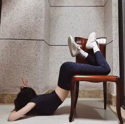 Nữ diễn viên Dương Mịch - người "gây bão" khi thực hiện thử thách khoe vòng eo trong truyện tranh phải lên tiếng xin lỗi trước áp lực của dư luận.