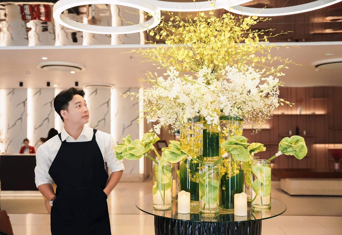 Đầu tiên, Đức Lợi cho biết, hầu hết các tác phẩm của anh đều ẩn chứa trong đó hình ảnh của người mẹ. Khi ngắm những tác phẩm của anh chàng, mọi người đánh giá cao ở sự tinh tế, luôn có phần sâu lắng và dịu dàng như những tố chất điển hình của người phụ nữ Việt nam.