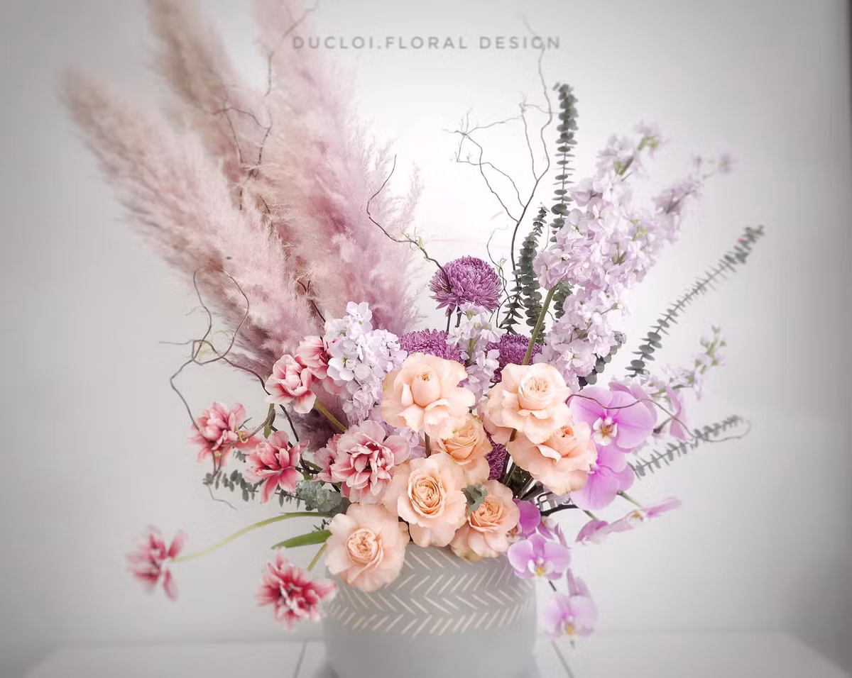 Một trong những bộ hoa mang đậm hình ảnh của mẹ nhất mà Đức Lợi từng thực hiện mang tên Hỏa được trưng bày tại Triển lãm Hoa và những người bạn ở Hà Nội.