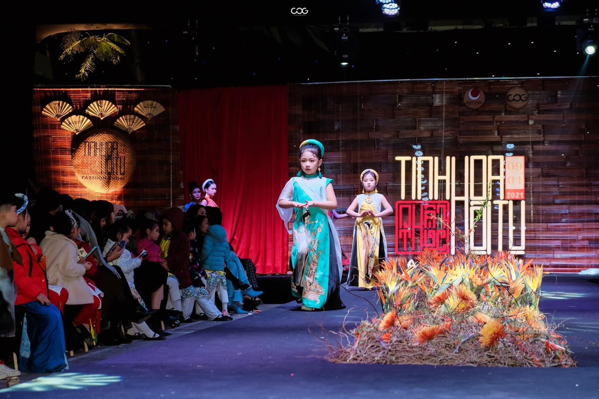 Với bản thân Đức Lợi, mẹ là người giúp anh biết khiêm tốn, động viên khi anh vấp ngã trong cuộc đời. Anh kể: “Tôi có may mắn khi vừa bước vào nghề đã được học với các bậc thầy trong nghề cắm hoa, vì thế tôi thành công khá sớm. Chính những lúc đó, mẹ đã luôn ghìm tôi lại, nói cho tôi biết phải khiêm tốn như thế nào”.