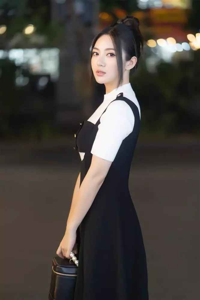 Không tham gia hoạt động nghệ thuật nhưng thời gian qua hot girl Tú Linh vẫn nhận về rất nhiều quan tâm.