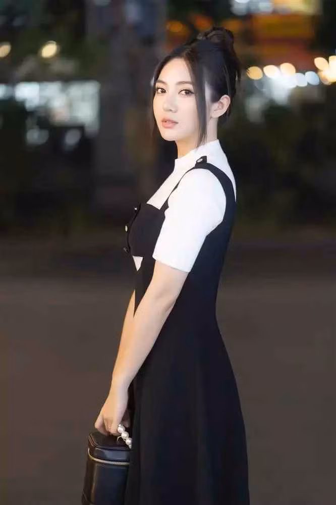 Không tham gia hoạt động nghệ thuật nhưng thời gian qua hot girl Tú Linh vẫn nhận về rất nhiều quan tâm.